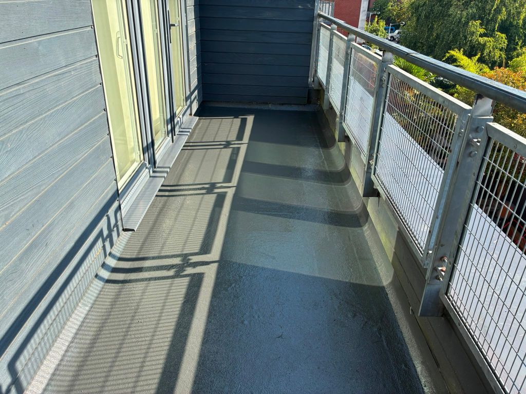 Modern balcony flat roof rebuild — After